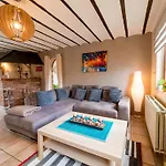 Dom wakacyjny With Hot Tub In