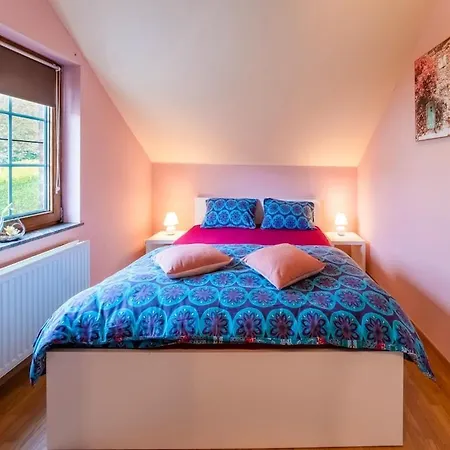 Vakantiehuis With Garden Terrace And Jacuzzi In Season In