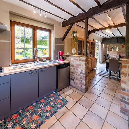 With Garden Terrace And Jacuzzi In Season In Holiday home