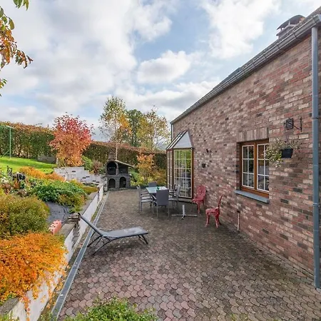 With Garden Terrace And Jacuzzi In Season In