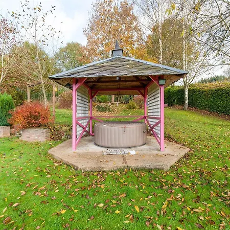 With Hot Tub In Ferienhaus Vielsalm